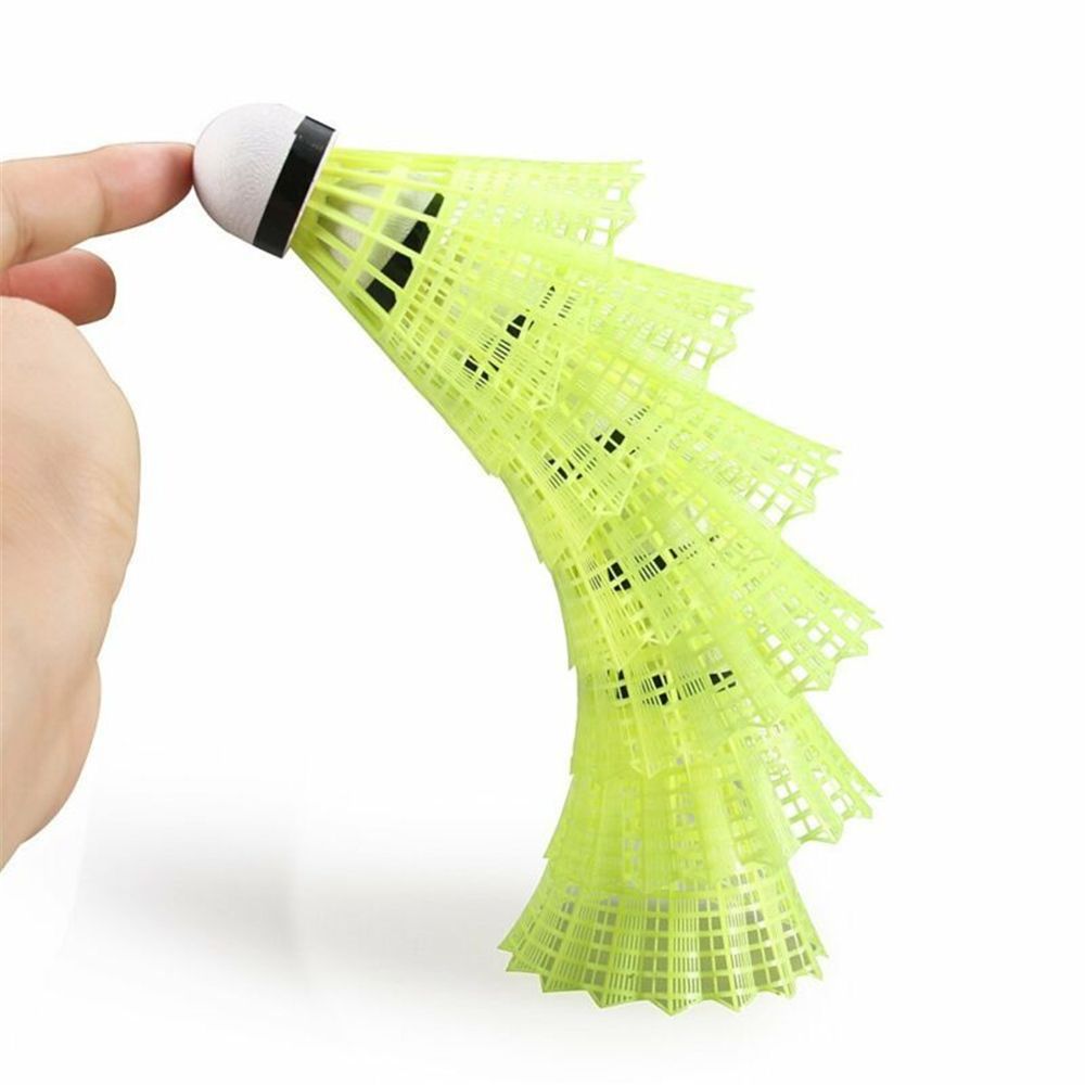 ريشات بادمنتون بلاستيكية متينة - مراجعة Badminton Shuttlecock وسعره